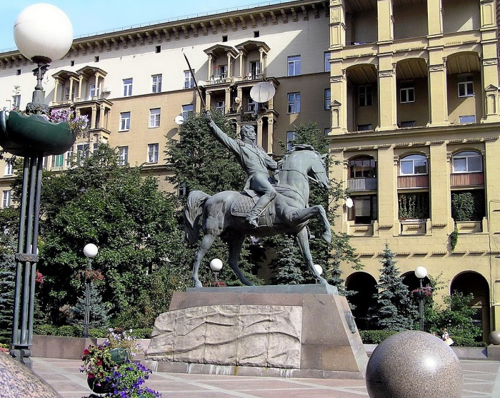 Памятник полководцу П.И. Багратиону в Москве