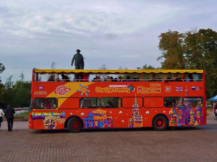 Двухэтажный экскурсионный автобус в Москве